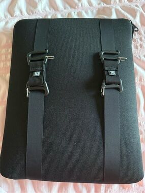 Tom Bihn Cache for small laptop or iPad